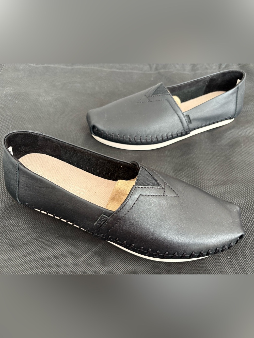 NIB Toms Black Leather Women's Slip-On Loafers
